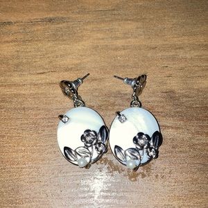 Silver drop flower earrings